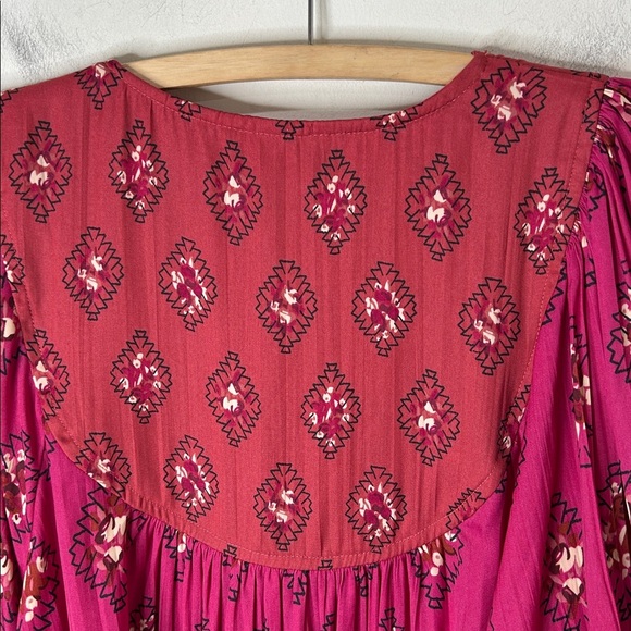 BY ANTHROPOLOGIE Pink Red Puff Sleeve Ikat Print Blouse Size Medium - Picture 6 of 15